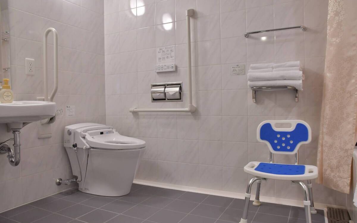 PMR 1200X750 | Ornex Quelles solutions pour une salle de bain adaptée aux personnes âgées ou à mobilité réduite ? Bischheim
